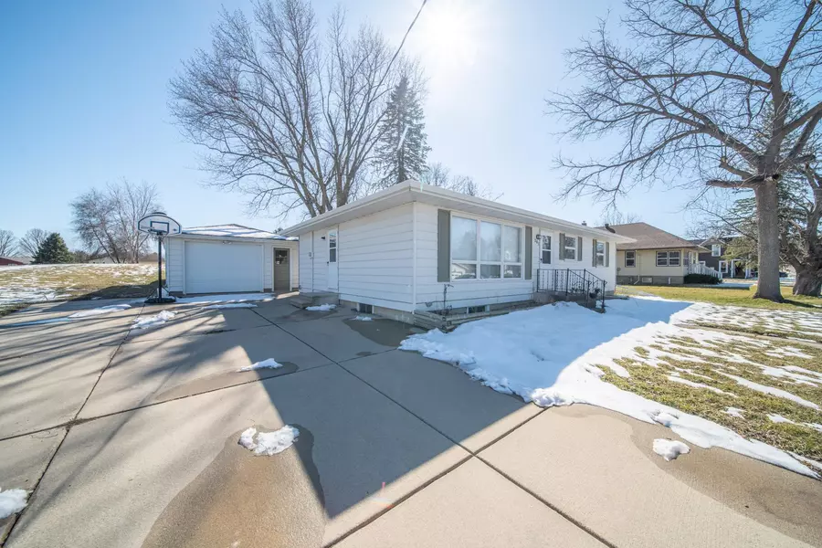 301 5th ST SW, Pine Island, MN 55963