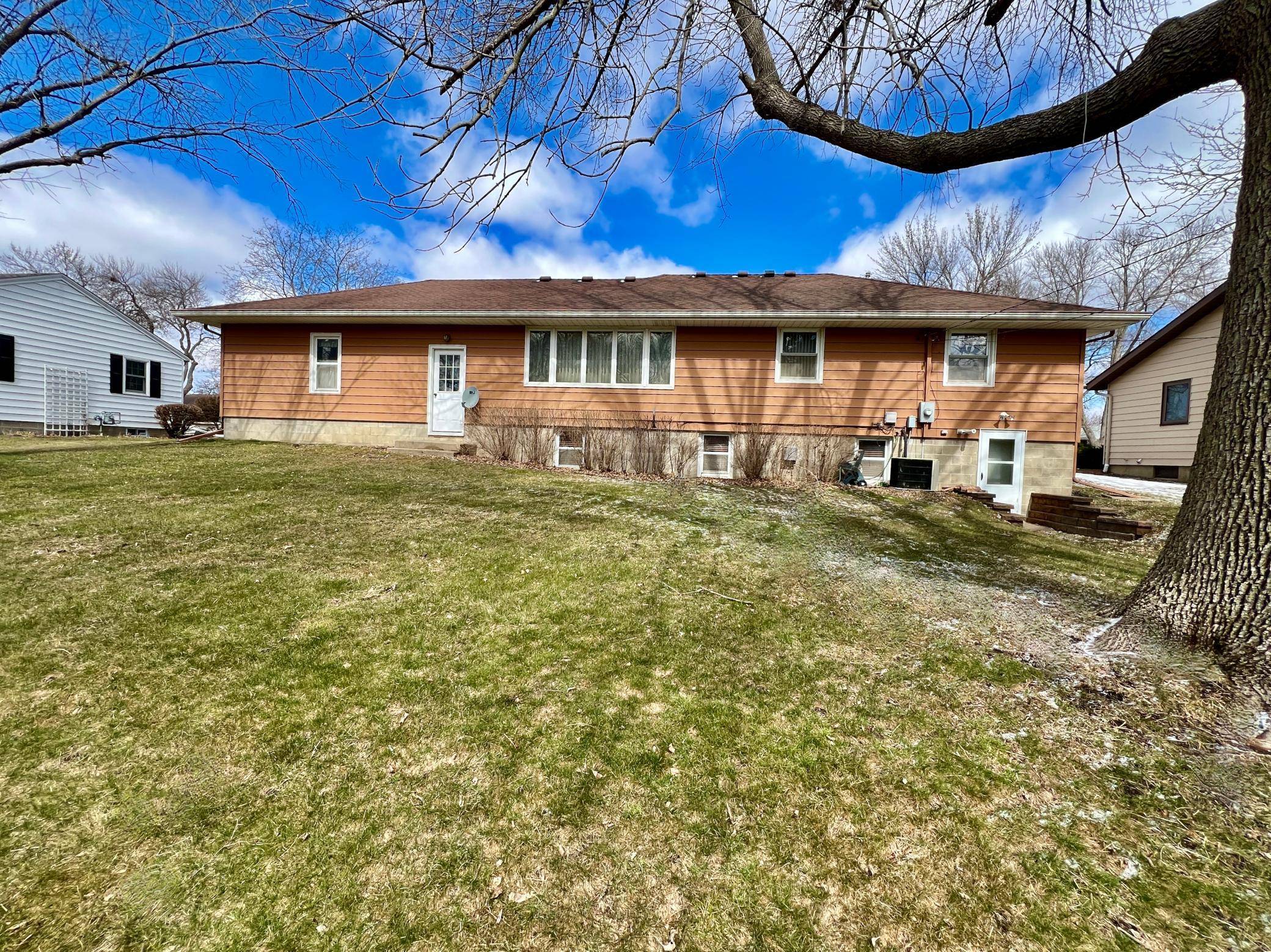 Albert Lea, MN 56007,312 Fairview DR