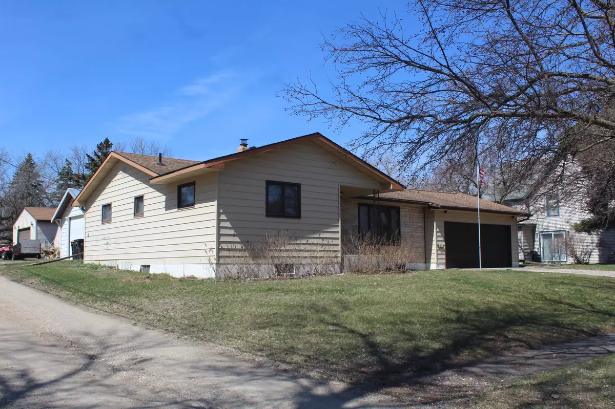 Starbuck, MN 56381,106 Wollan ST