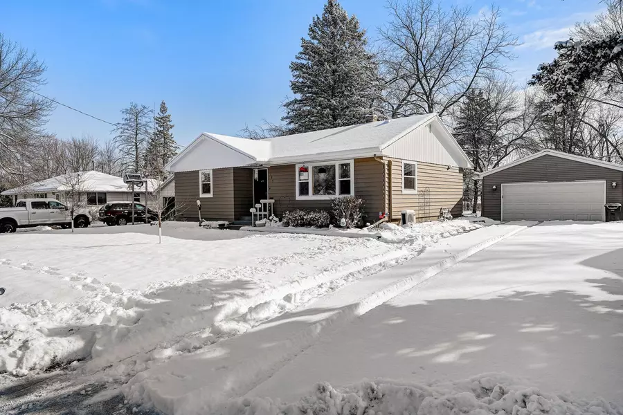 185 Poplar AVE N, Annandale, MN 55302