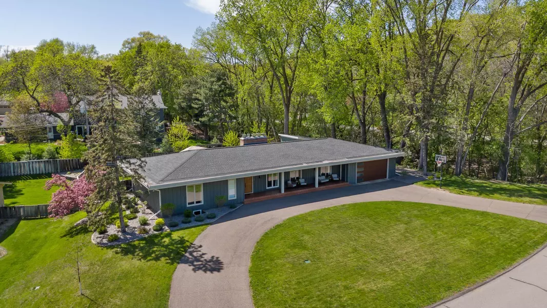 4722 Coventry RD E, Minnetonka, MN 55345