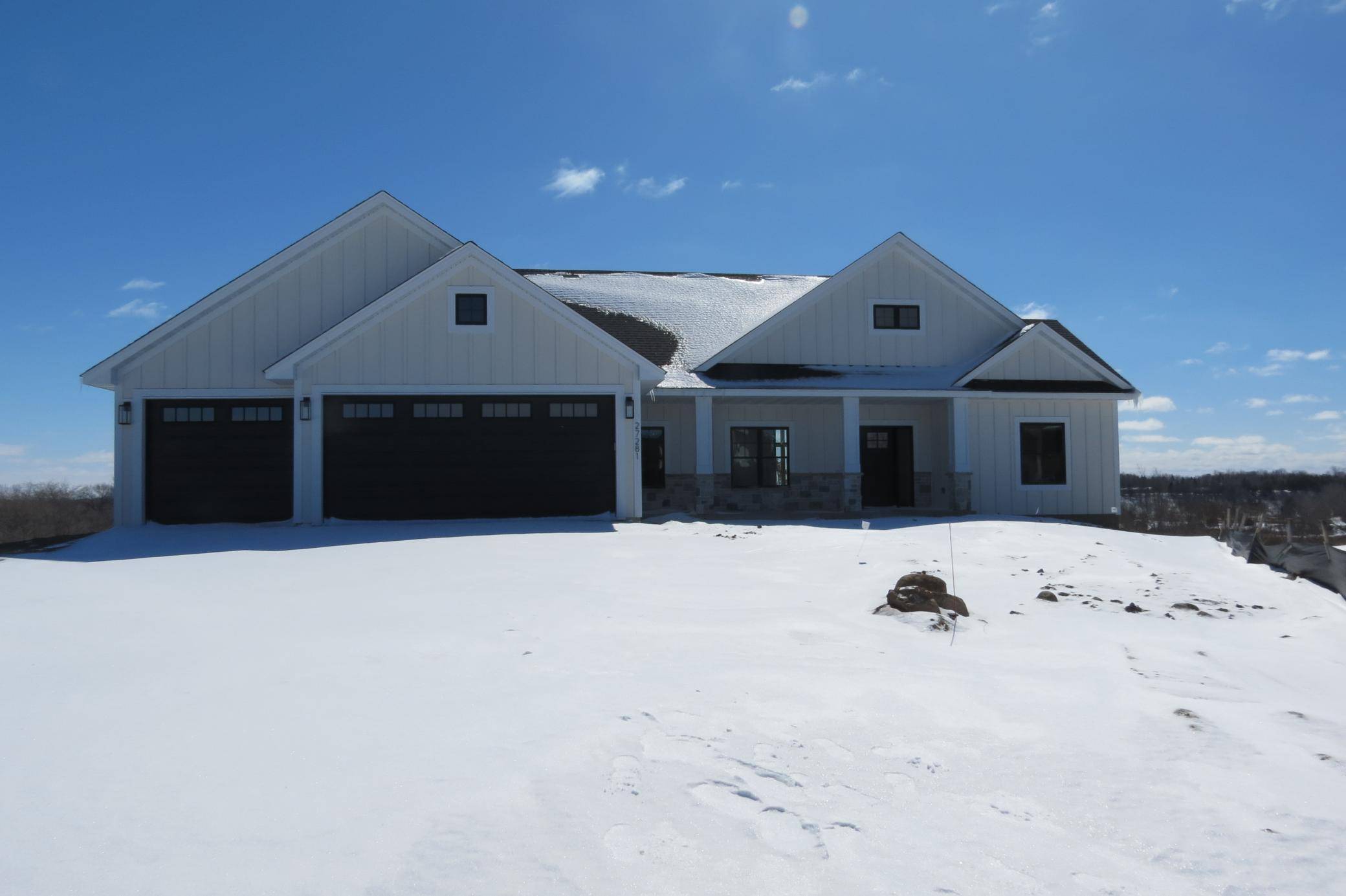 27281 Elle CIR,  Elko New Market,  MN 55020