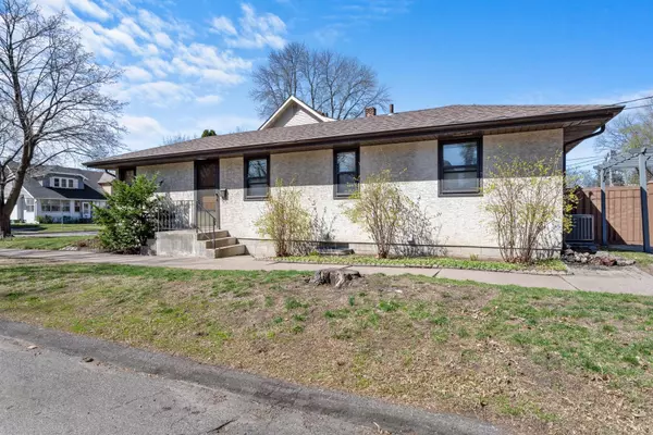 1641 Thomas AVE,  Saint Paul,  MN 55104