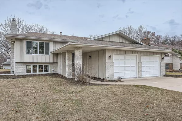 5609 Pascal ST,  Shoreview,  MN 55126