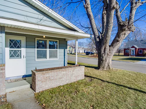 Cologne, MN 55322,314 Playhouse ST E