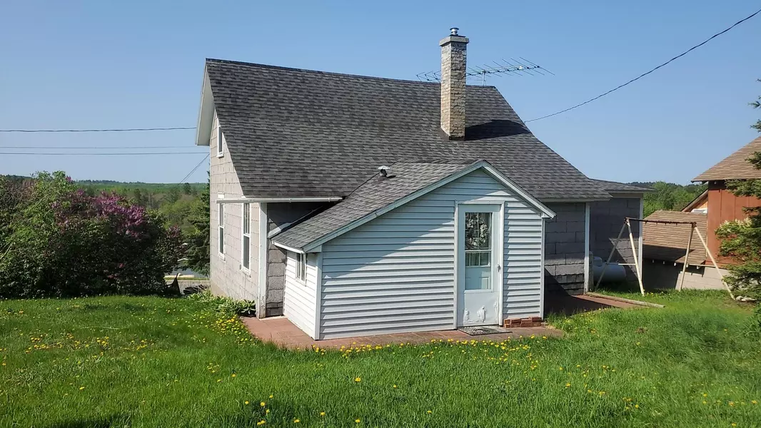 15 Gordon ST, Breitung Twp, MN 55782