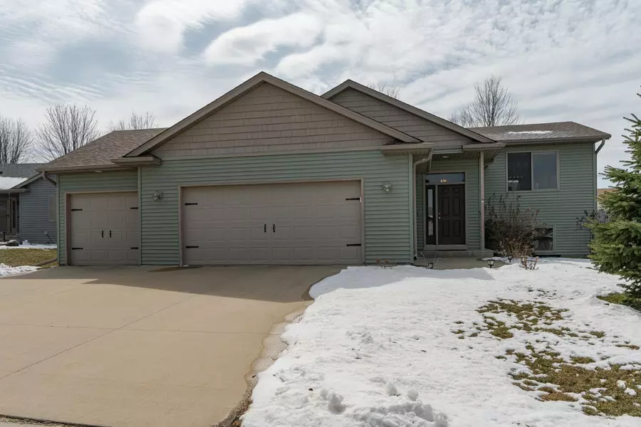 5892 Crown LN NW, Rochester, MN 55901