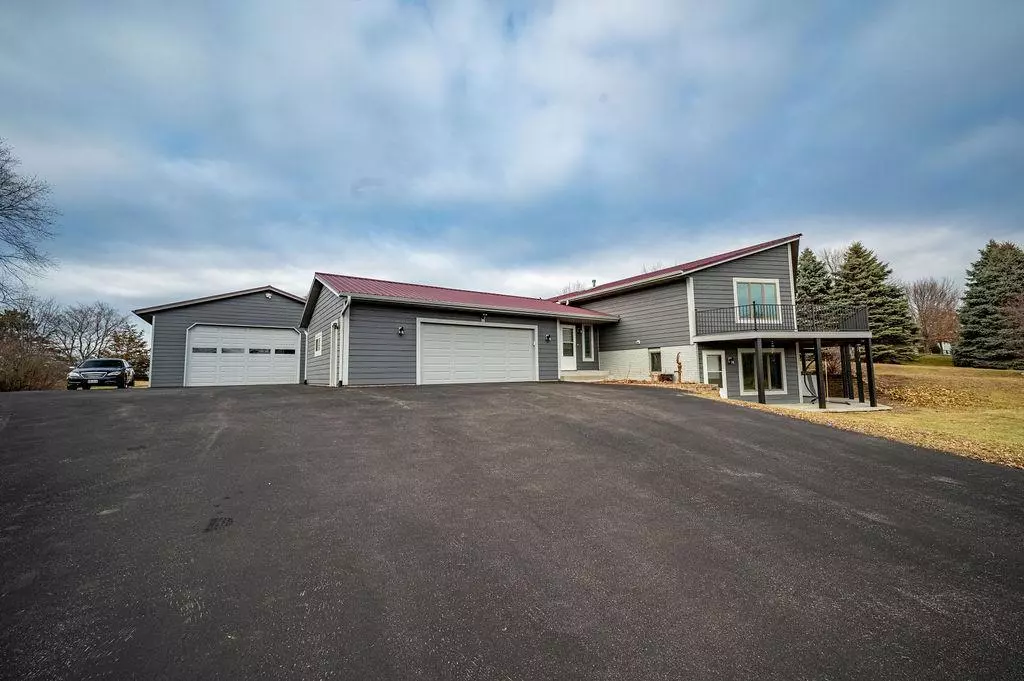 Hudson, WI 54016,730 N Meadow DR