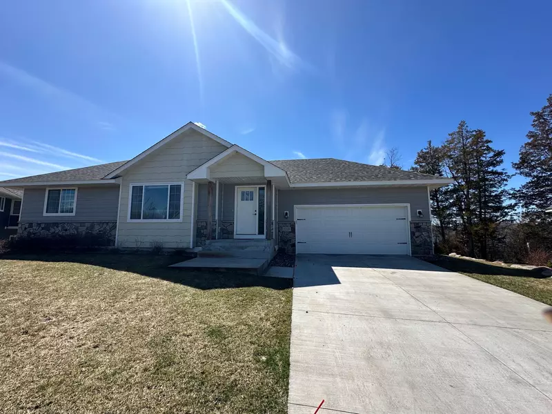 31104 Magnolia LN, Lindstrom, MN 55045