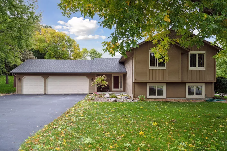 7061 Derby DR, Chanhassen, MN 55317