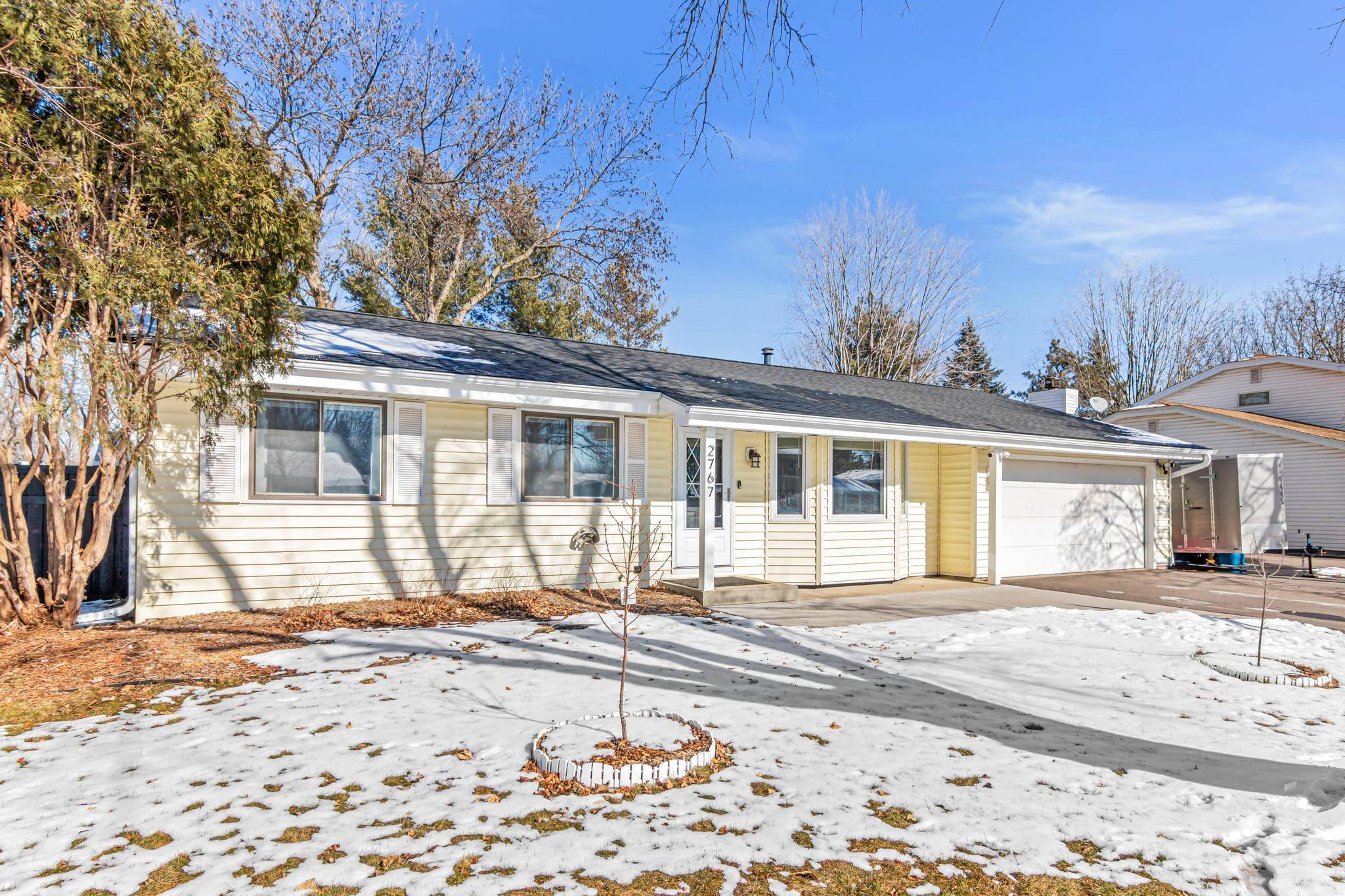 2767 Sun TER, White Bear Lake, MN 55110