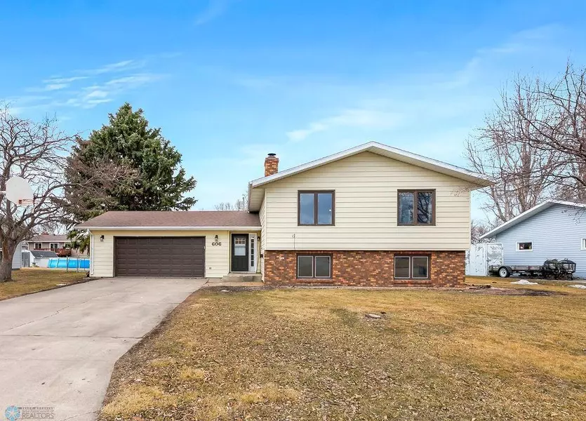 606 6th ST NE, Dilworth, MN 56529