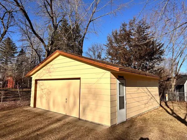 Elk River, MN 55330,924 York AVE NW