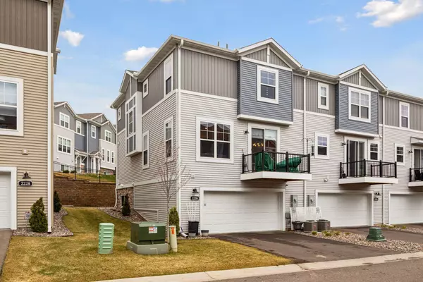 North Saint Paul, MN 55109,2226 Gateway Curve N