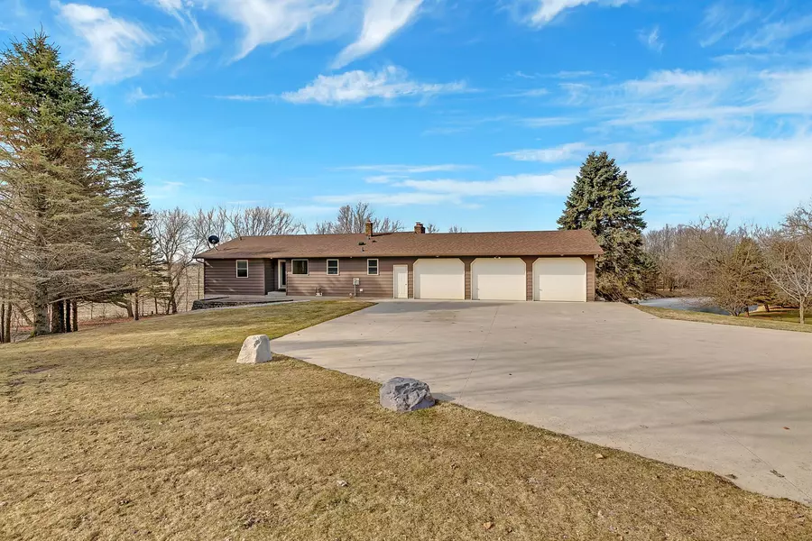 20053 248th CIR, Hutchinson, MN 55350