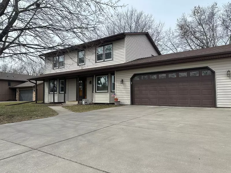 8185 Comstock WAY, Inver Grove Heights, MN 55076