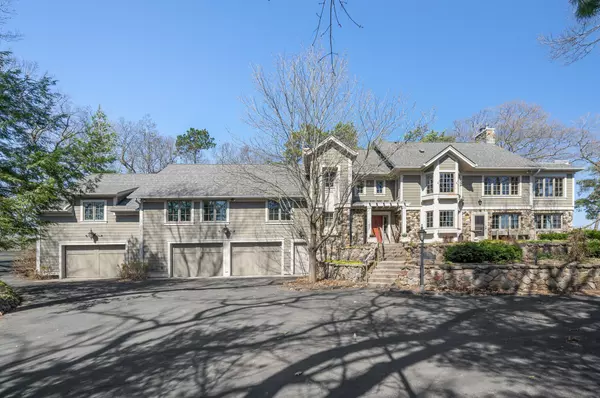 Mahtomedi, MN 55115,3 Birchwood RD