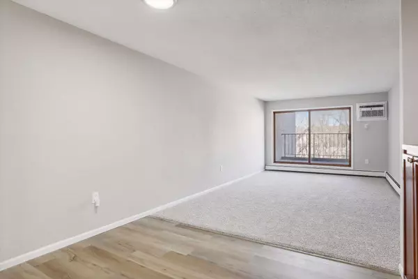 Prior Lake, MN 55372,4680 Tower ST SE #113