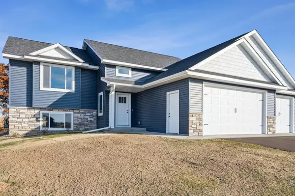 1823 Otter WAY,  New Richmond,  WI 54017