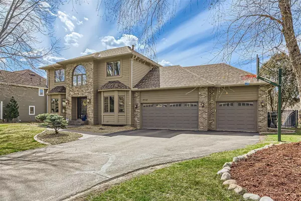 Eagan, MN 55122,3719 Blackhawk Lake CT