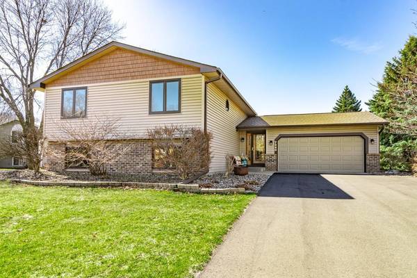 7240 Sierra CT,  Chanhassen,  MN 55317