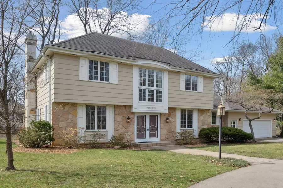 3360 Maplewood RD, Deephaven, MN 55391