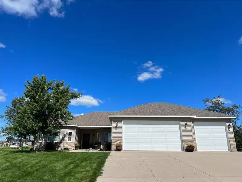 904 Simplicity DR, Ellendale, MN 56026