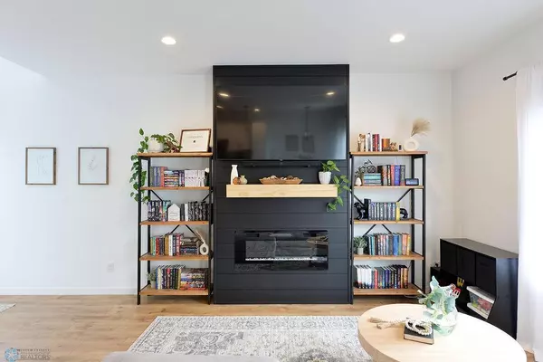 West Fargo, ND 58078,5445 LORI LN W