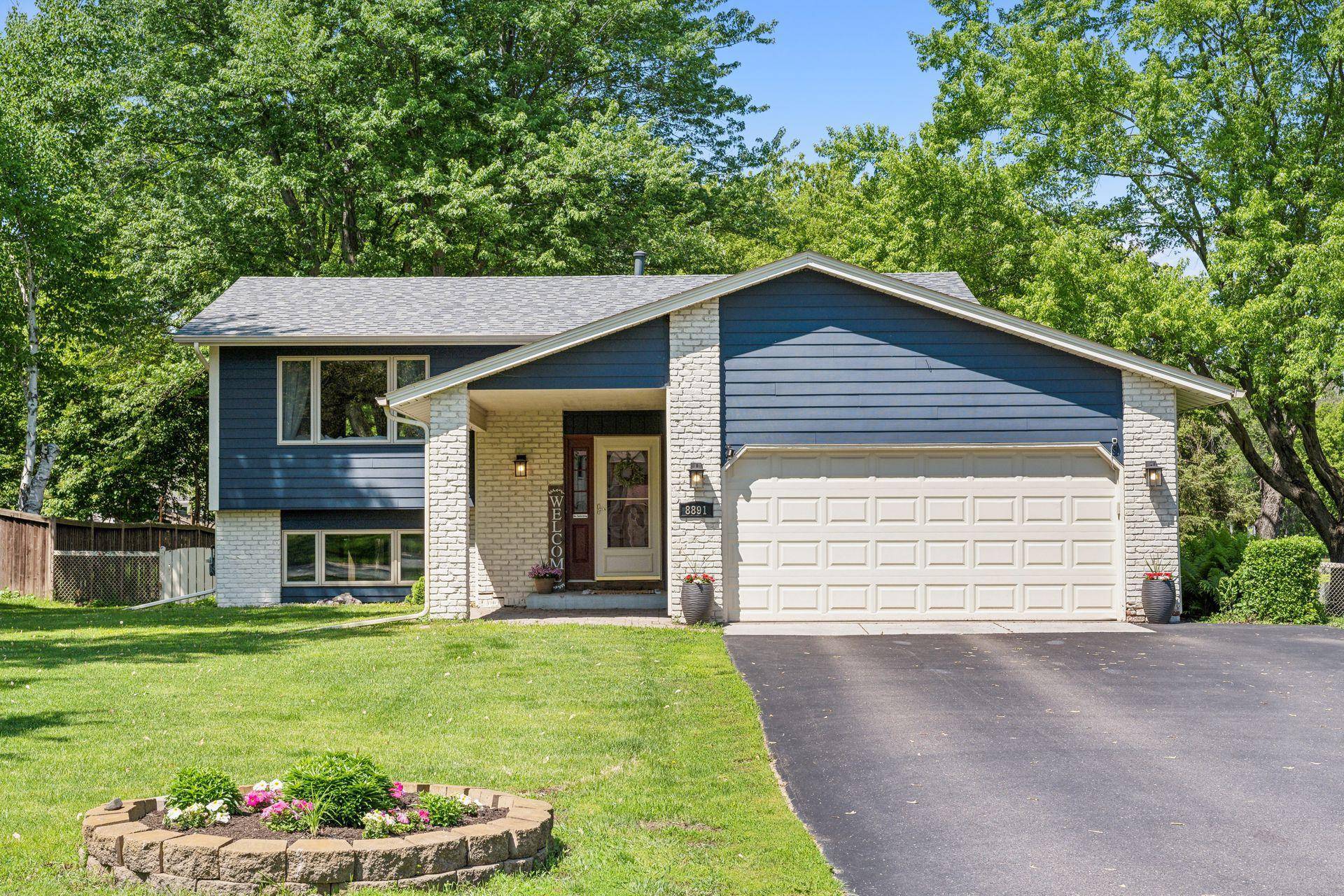 8891 Kimberly LN N, Maple Grove, MN 55311