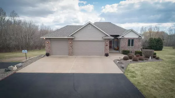 2716 319th LN NE, Cambridge, MN 55008
