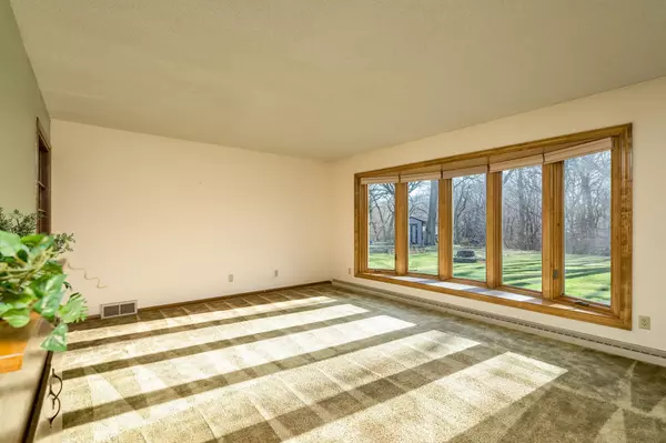 North Mankato, MN 56003,2029 Roe Crest DR