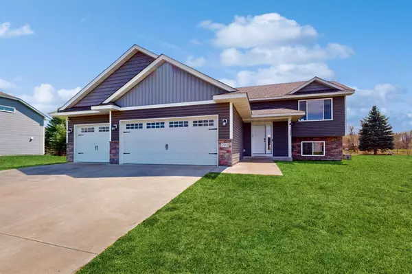 790 S Rush Creek LN,  Rush City,  MN 55069