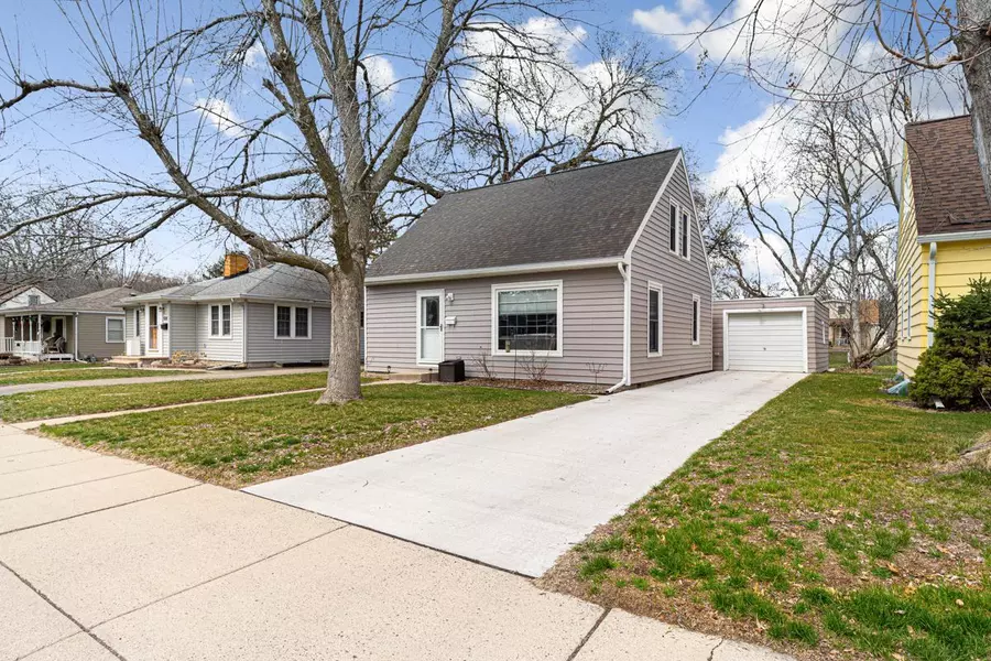 432 Tyler AVE, North Mankato, MN 56003