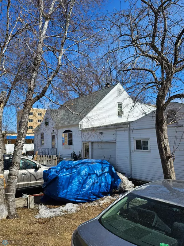 Moorhead, MN 56560,630 10th ST N