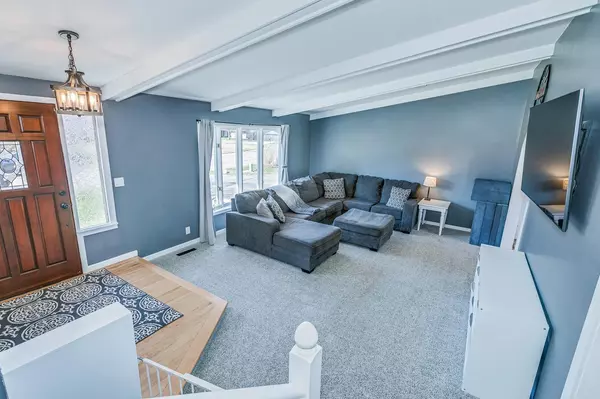 Vadnais Heights, MN 55127,919 Valley Oaks RD