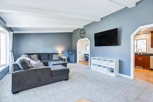 Vadnais Heights, MN 55127,919 Valley Oaks RD