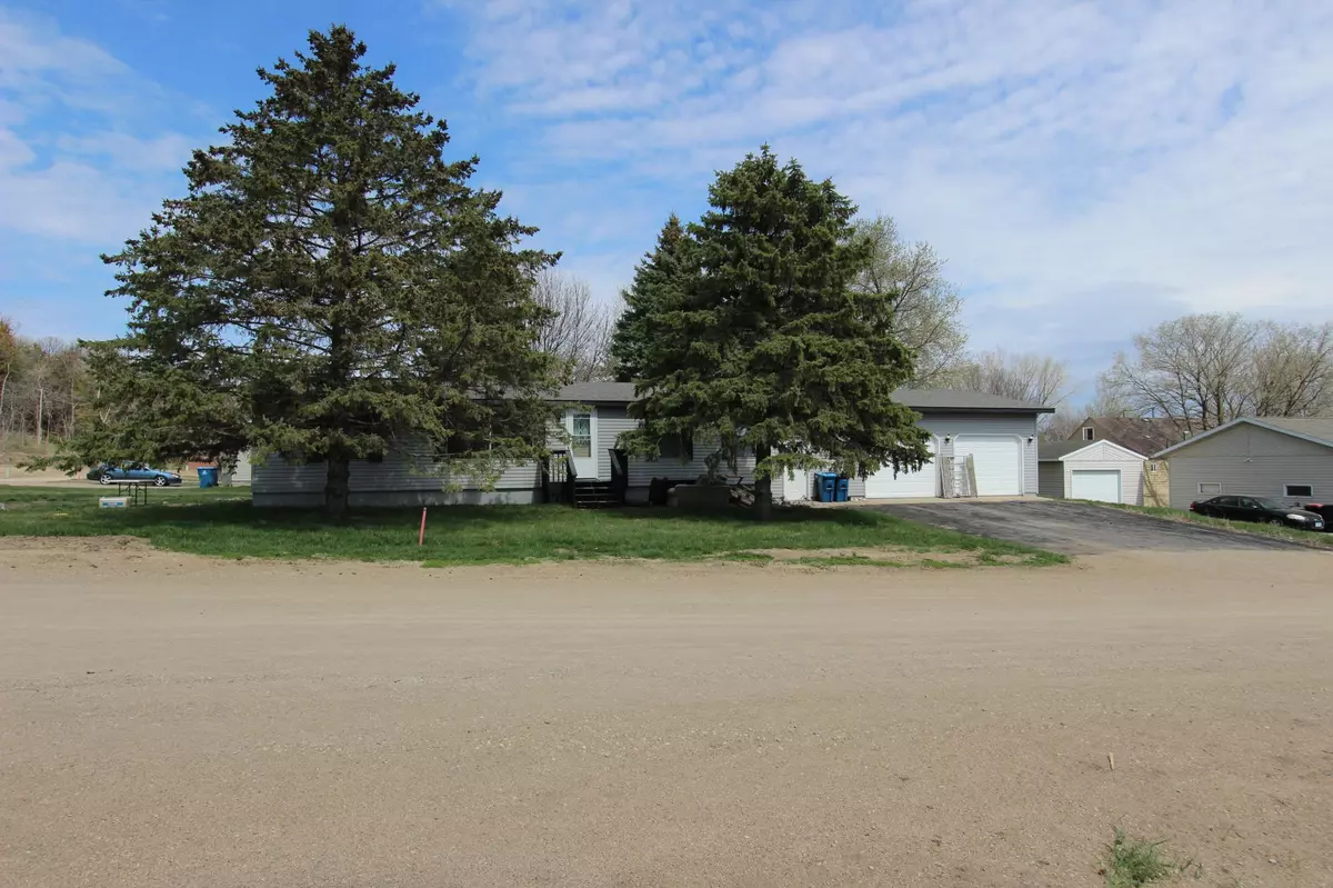 Henderson, MN 56044,810 Maple ST