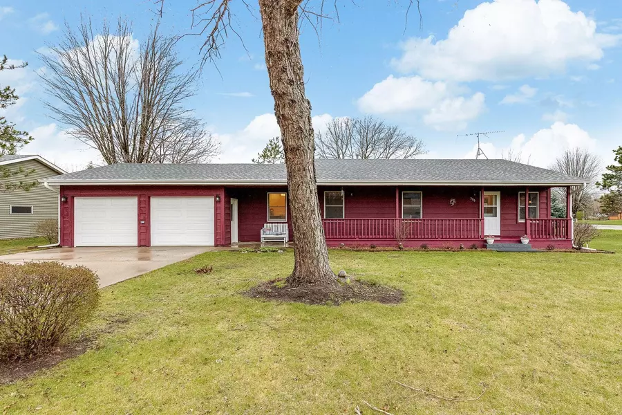 300 Evergreen DR E, Cannon Falls, MN 55009