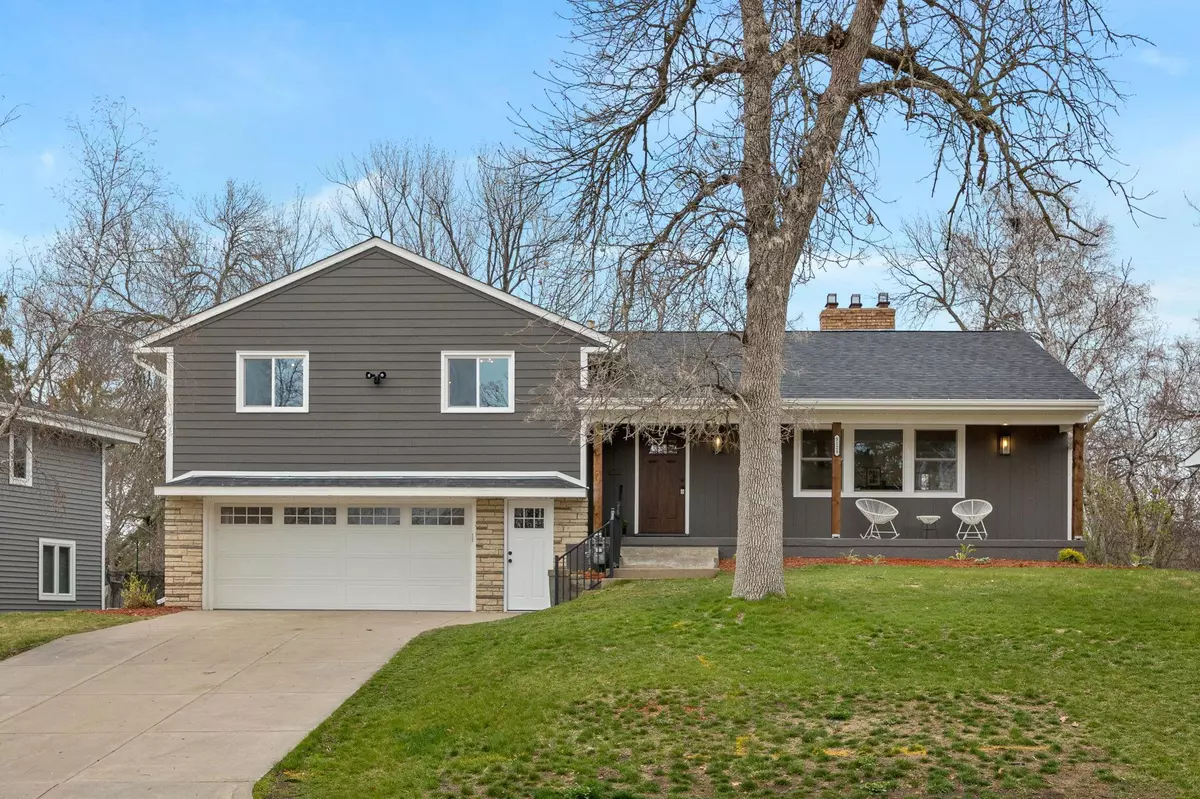 Edina, MN 55439,5124 Tifton DR