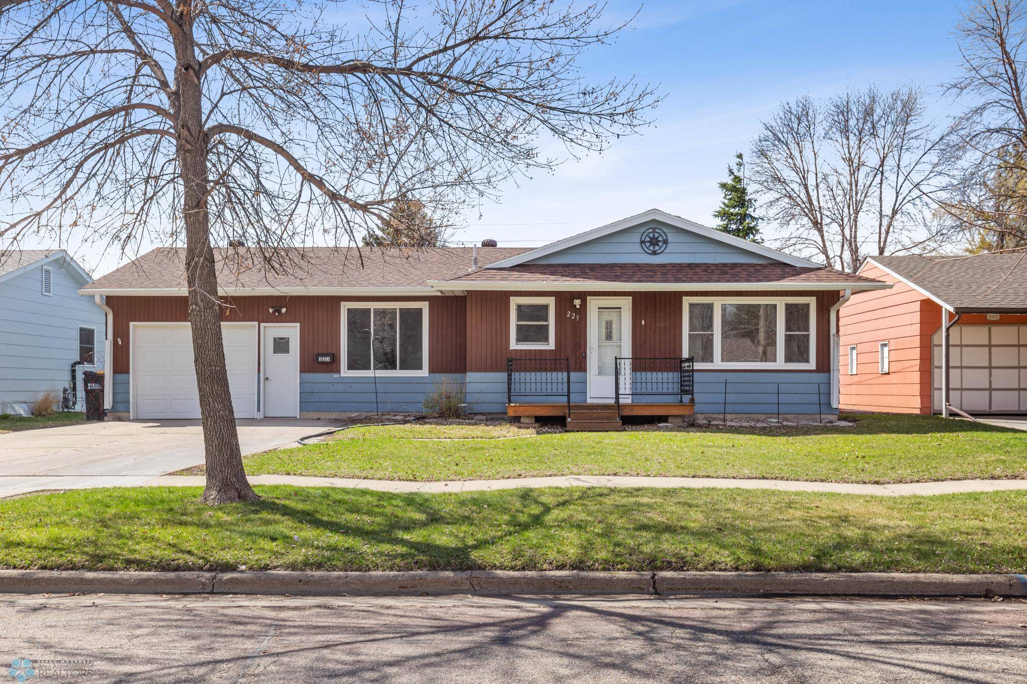223 10th AVE E,  Fargo,  ND 58078