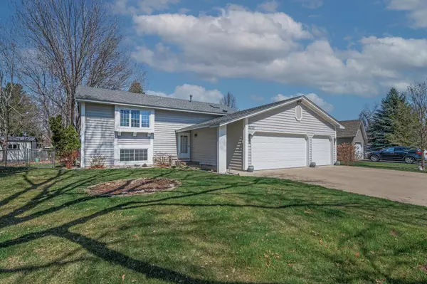 8205 Upper 145th ST W, Apple Valley, MN 55124