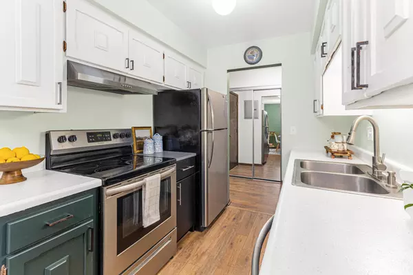 Saint Paul, MN 55102,456 Summit AVE #208