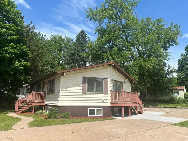 Glenwood City, WI 54013,528 Pine ST