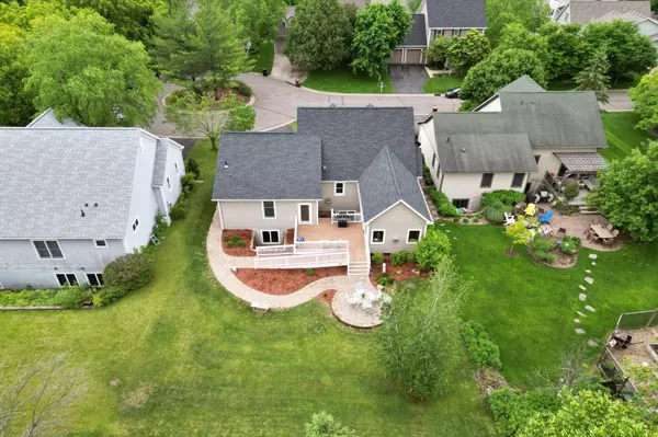 2703 Snowdrift CIR E,  Maplewood,  MN 55119