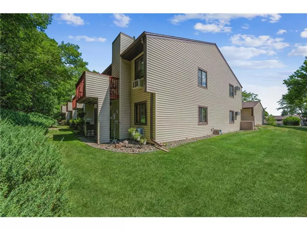 Eden Prairie, MN 55346,7228 Vista CT