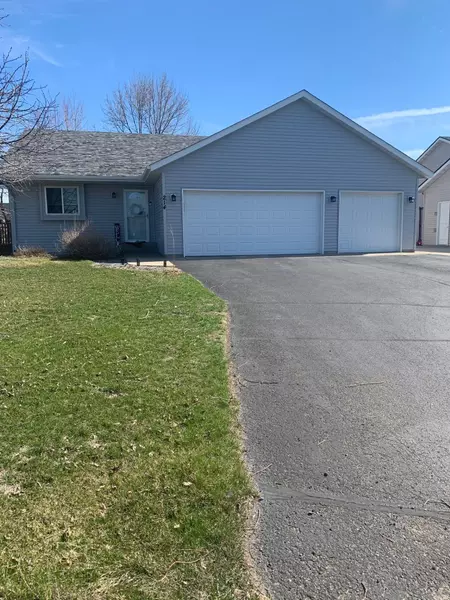 214 Jasmine LN, Saint Joseph, MN 56374