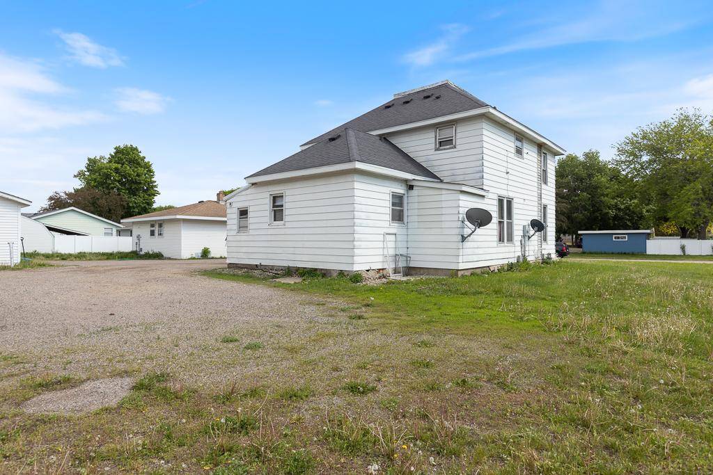 Marshall, MN 56258,703 E College DR