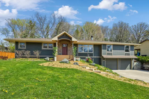 1839 Venus AVE, Arden Hills, MN 55112