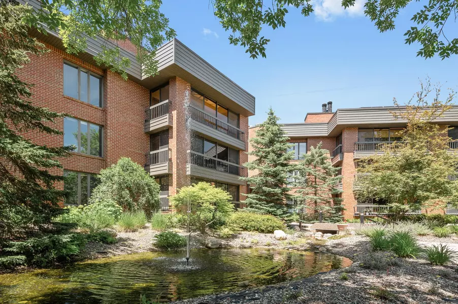 7250 Lewis Ridge Pkwy #301, Edina, MN 55439