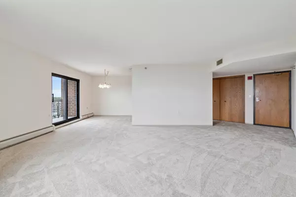 Richfield, MN 55423,6615 Lake Shore DR S #1014